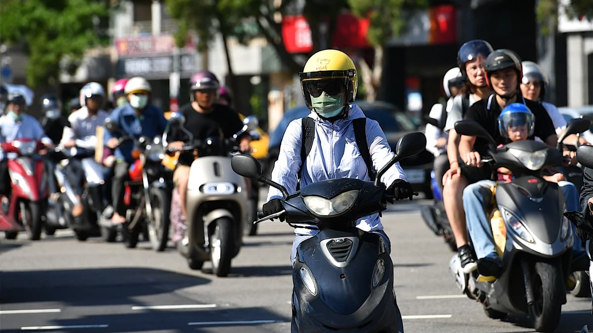 防曬外套哪件最有用?網友推薦1品牌贏過UNIQLO:涼爽透氣、中午騎車也穿得住