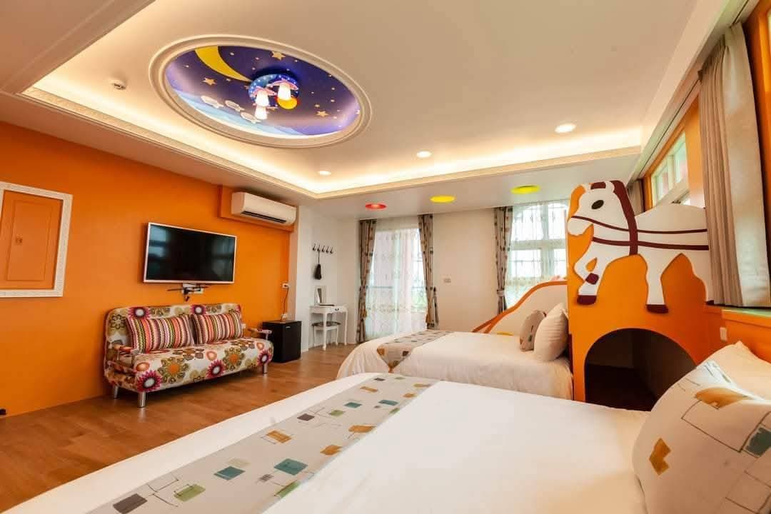 hotel cover