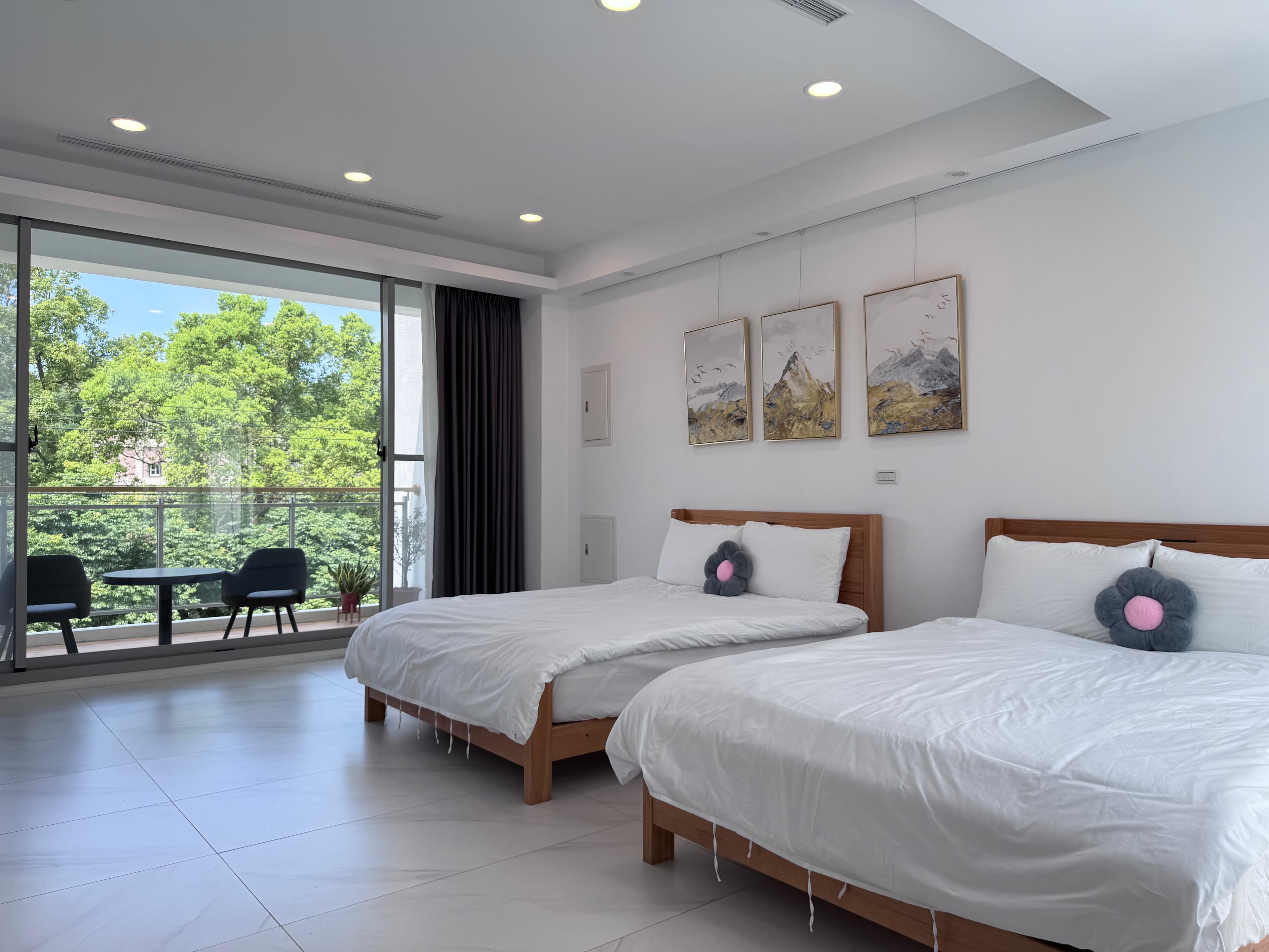 hotel cover