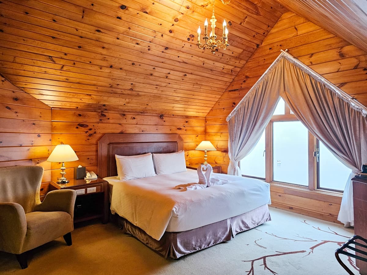 hotel cover