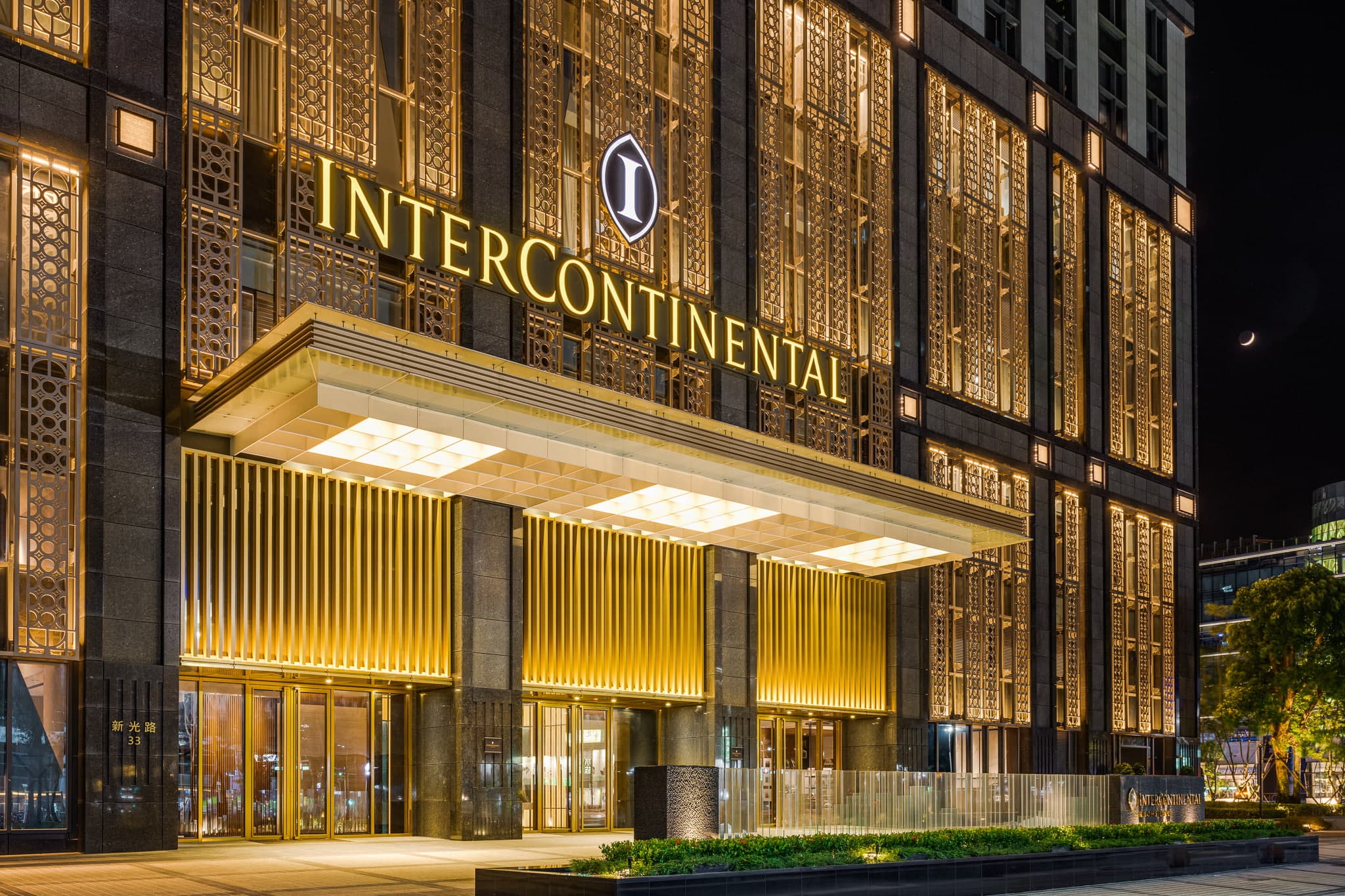 hotel cover