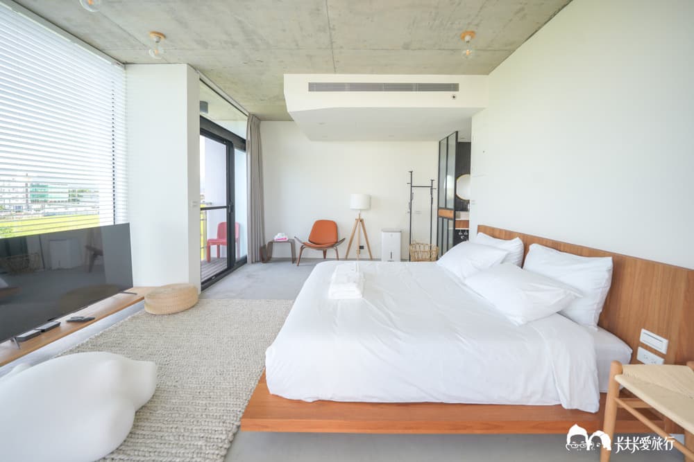 hotel cover