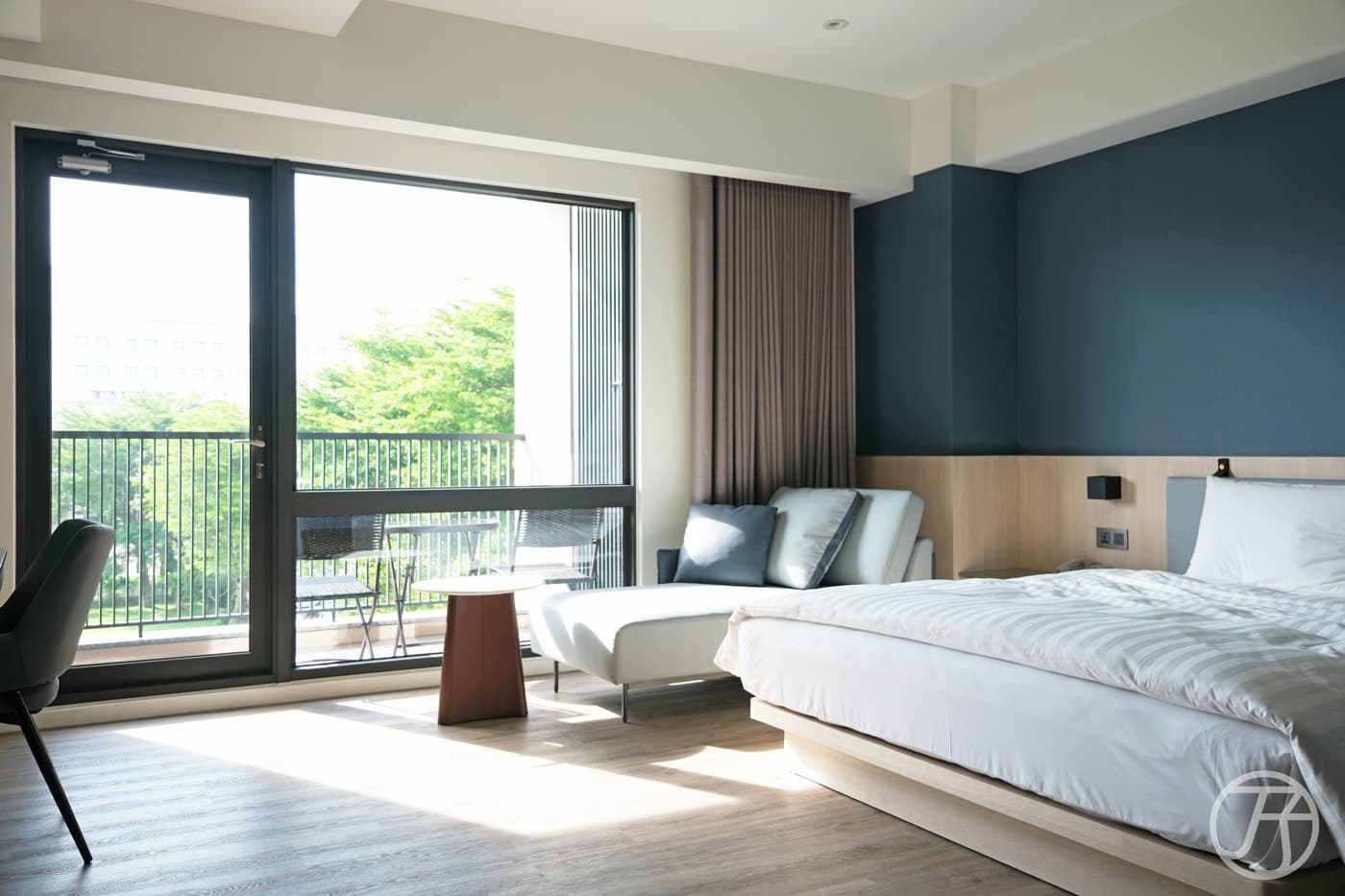 hotel cover