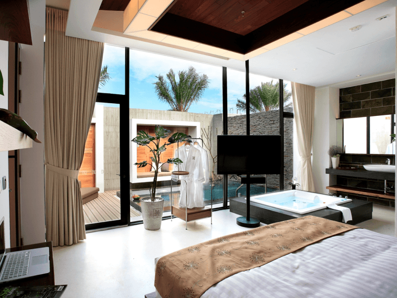 hotel cover