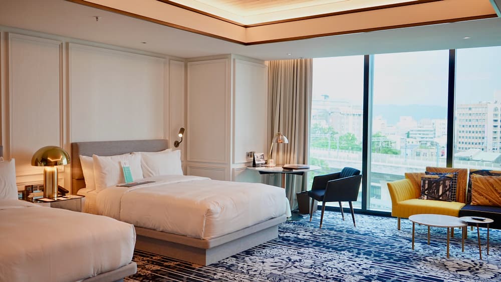 hotel cover