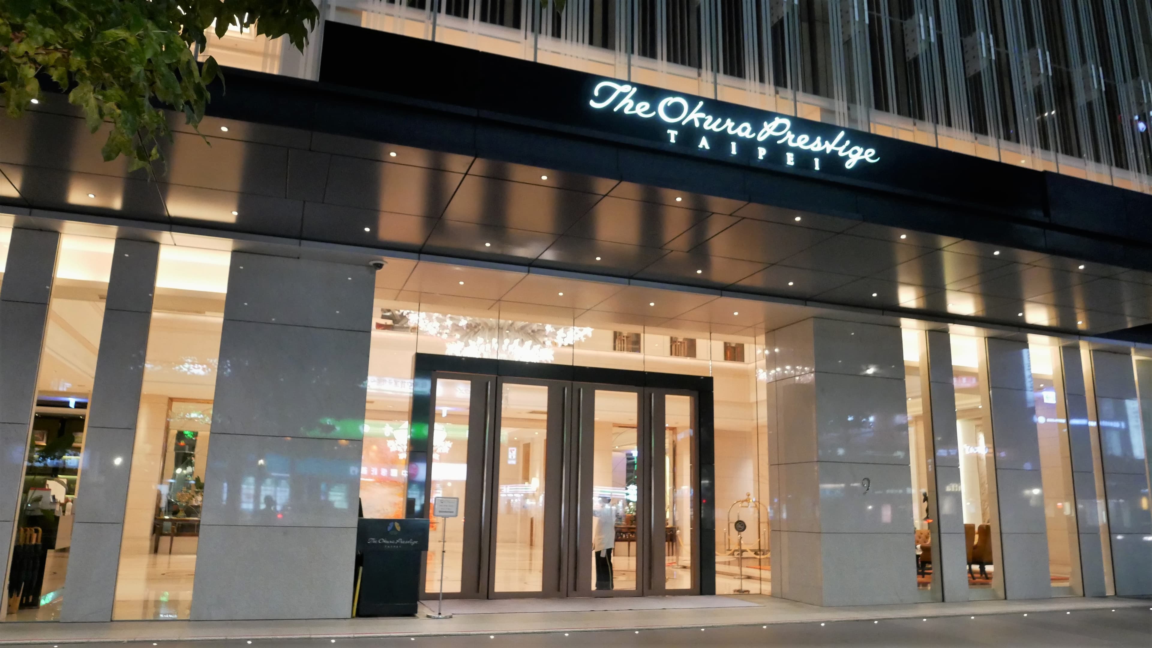hotel cover