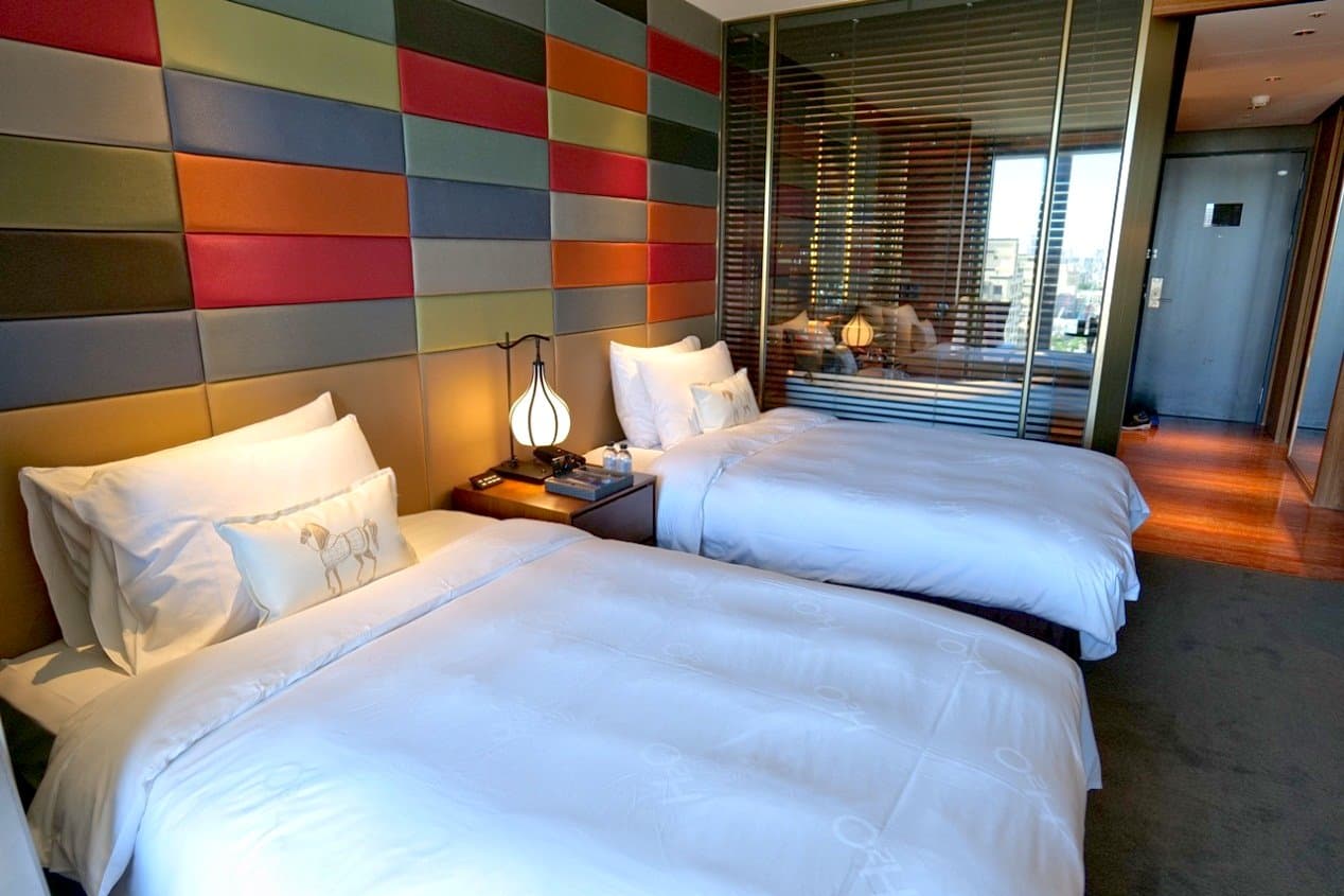 hotel cover