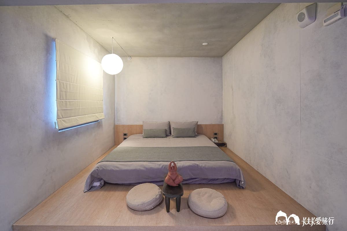 hotel cover