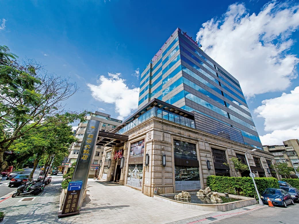 hotel cover