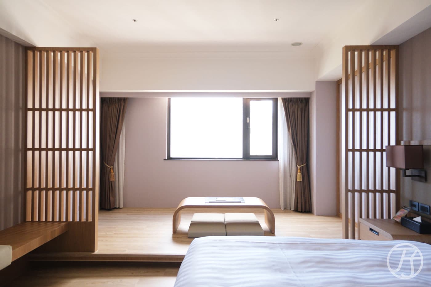 hotel cover