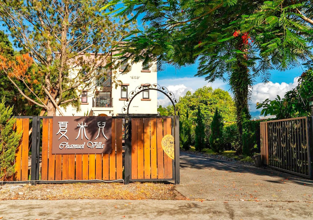 hotel cover