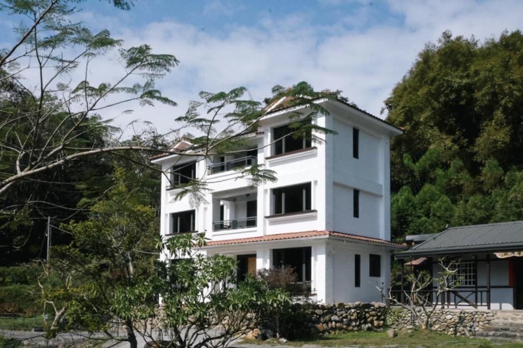 hotel cover